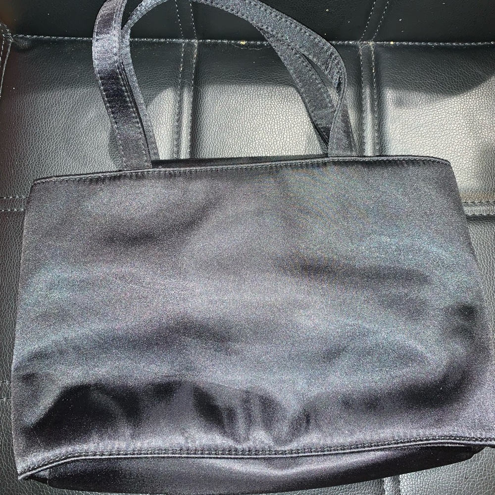 Preowned Liz Claiborne small black hand bag